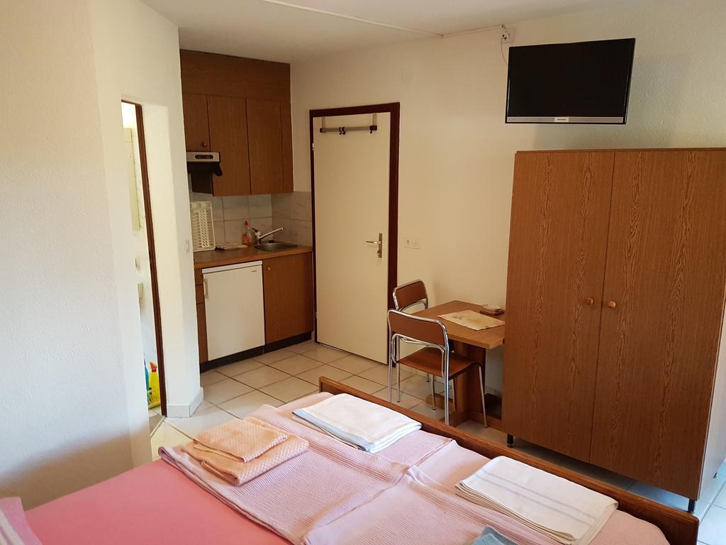Ferienwohnung Casa Gudelj Pirovac Exterior foto